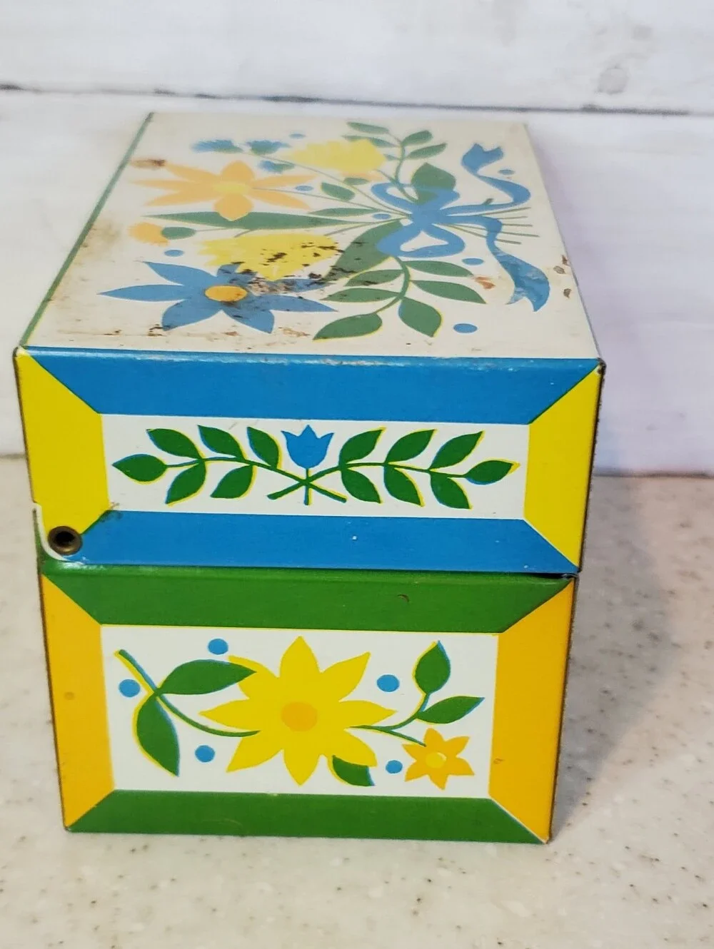 Vintage MCM Metal Recipe Box Floral Cottagecore Grandmacore Kitchen Storage Tin